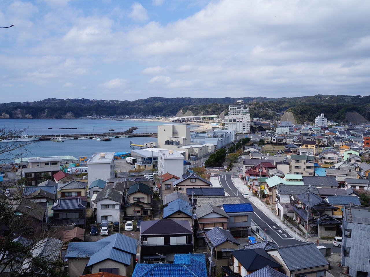 遠見岬神社からの勝浦の街並み